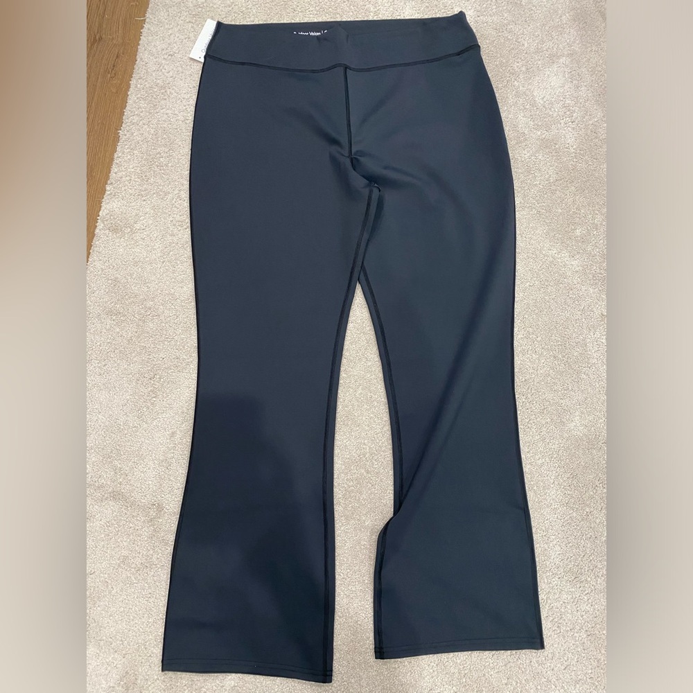 NWT Outdoor Voices FrostKnit Flare pants, Black. Size XXXL